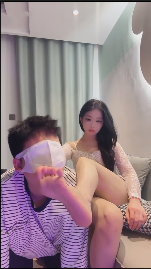 玩物直播冰月-251206 卑微锁奴带锁调教骚内裤流满淫水【1V】【522MB百度云】 预览图 1