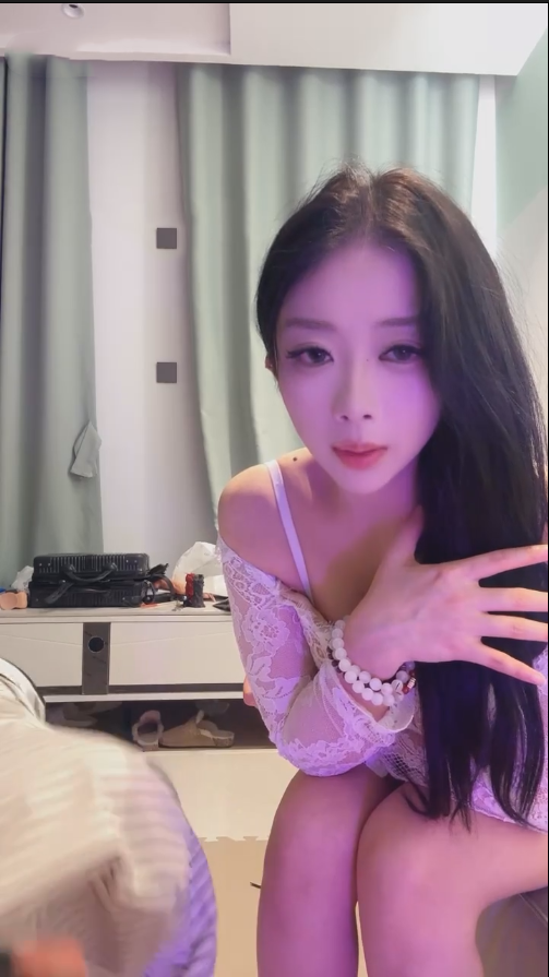 玩物直播冰月-251206 卑微锁奴带锁调教骚内裤流满淫水【1V】【522MB百度云】 预览图 4