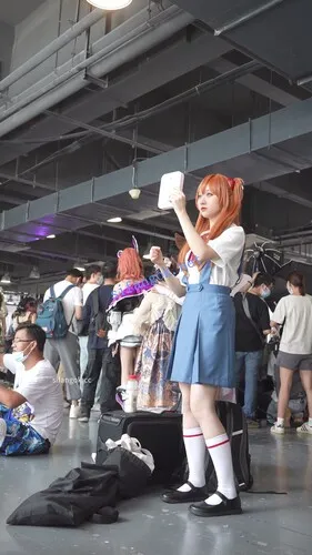 【永久专享】【xxn-256】明日香制服cos小姐姐..粉色内带翅膀弯腰坐镜头【1V】【297M】 预览图 1