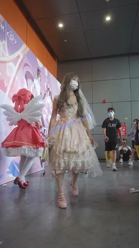 【永久专享】【xxn-257】粉色蕾丝裙可爱小姐姐..白丝屁股位置破了前后CD【1V】【445M】 预览图 1