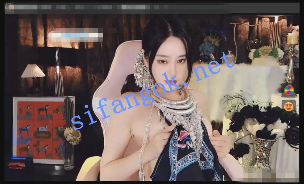 【ST】❤️顶级美女Aurora_-77 200币苗族服装阳具喷水 开票大秀【1V】【2.11G】 预览图 1