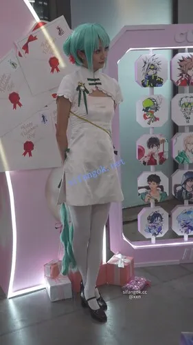 【永久专享】【xxn-350】初音cos小姐姐开衩旗袍露屁股..白丝骚丁多次弯腰【1V】【725M】 预览图 11