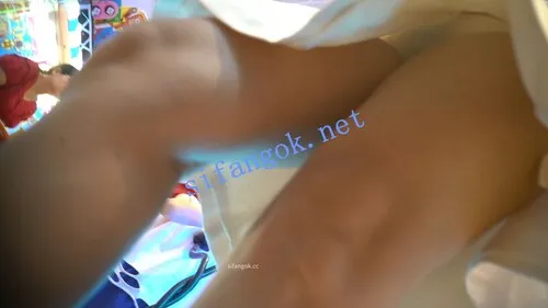 【永久专享】（空城原创）白裙白嫩少妇带孩子玩，微透无痕N紧裹肥臀【1V】【268M】 预览图 1