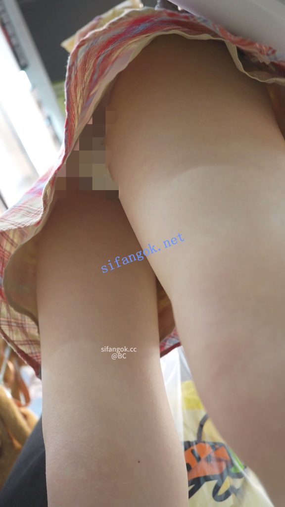 【永久专享】(BC-SSS-103)吊带格裙美女逛商场..蕾丝内脸底同框正面黑森林【1V】【588M】 预览图 8