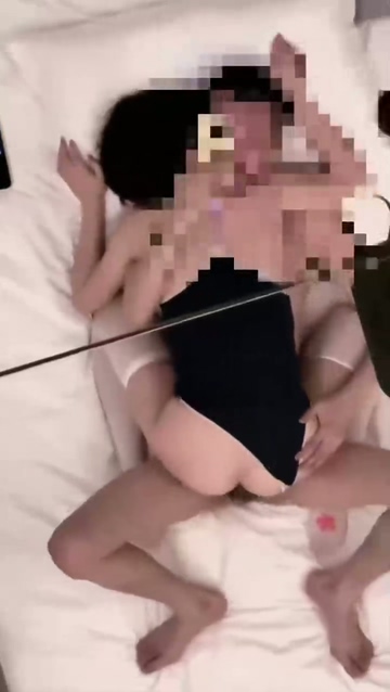 脚丫嫩到前男友发疯 哪有操不烂的小骚穴，粉嫩奶头小母狗穿各式情趣内衣被男友大鸡巴无套猛插【1V】【132M】 预览图 3