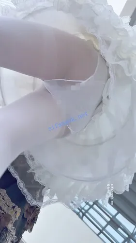 【永久专享】【KFC】⭐极品洛丽塔裙学姐镜头下跳舞·白丝袜超薄内微透毛【1V】【2.77G】 预览图 7