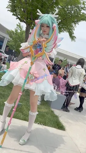 【永久专享】【KFC】极品可爱COSER瑶妹·蹲下后人多也要把相机塞屁股下CD【1V】【2.2G】 预览图 3