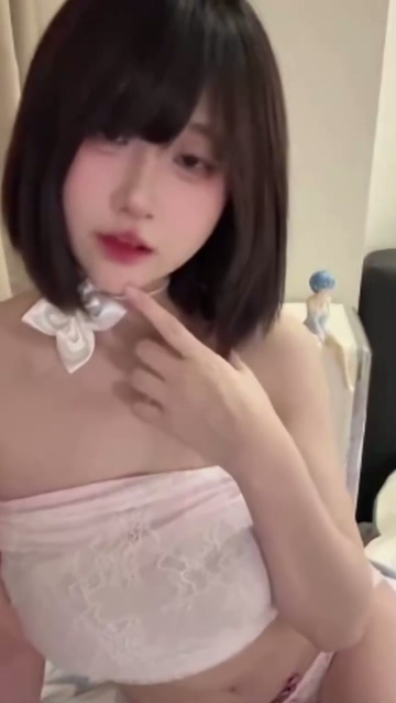 脚丫嫩到前男友发疯 哪有操不烂的小骚穴，粉嫩奶头小母狗穿各式情趣内衣被男友大鸡巴无套猛插【1V】【132M】 预览图 1