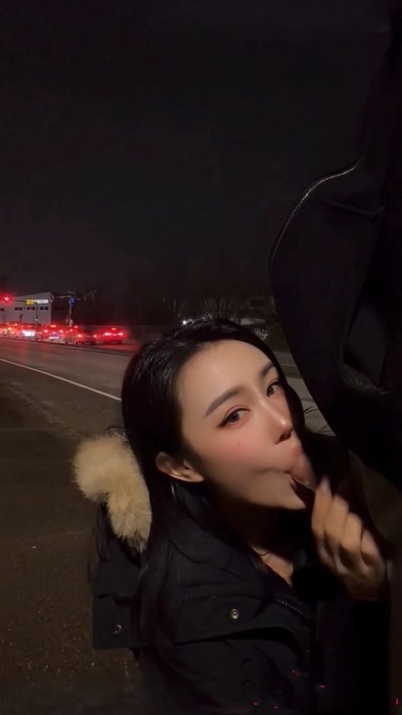 推特性爱大师95后绿帽情侣美腿女王「汐梦瑶」《公交车挑战》今日挑战爆满公车，男友把精液射在我的鞋子上，若无其事大摇大摆的下车【1V】【981M】 预览图 6