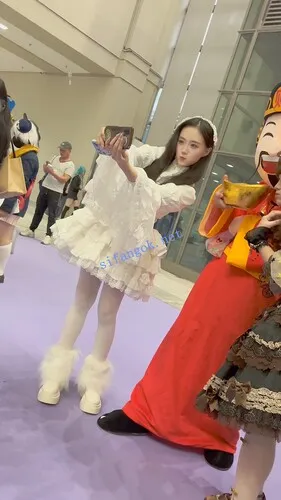 【永久专享】【KFC】⭐极品洛丽塔裙学姐镜头下跳舞·白丝袜超薄内微透毛【1V】【2.77G】 预览图 17