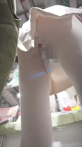 【永久专享】【xxn-350】初音cos小姐姐开衩旗袍露屁股..白丝骚丁多次弯腰【1V】【725M】 预览图 2