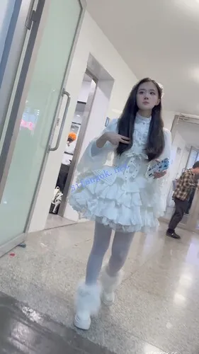 【永久专享】【KFC】⭐极品洛丽塔裙学姐镜头下跳舞·白丝袜超薄内微透毛【1V】【2.77G】 预览图 13