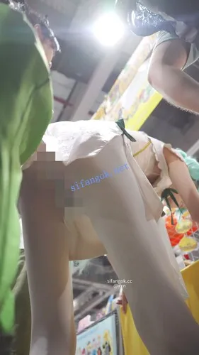 【永久专享】【xxn-350】初音cos小姐姐开衩旗袍露屁股..白丝骚丁多次弯腰【1V】【725M】 预览图 10