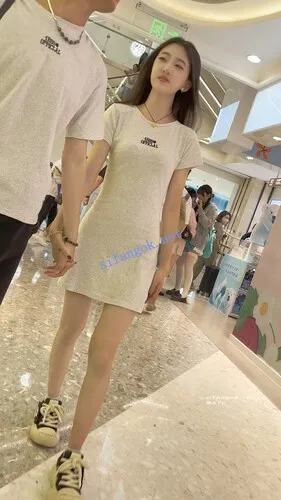 【永久专享】【KFC】学生妹和男友逛街·情侣服短裙·粉色内内前后CD【1V】【414M】 预览图 6