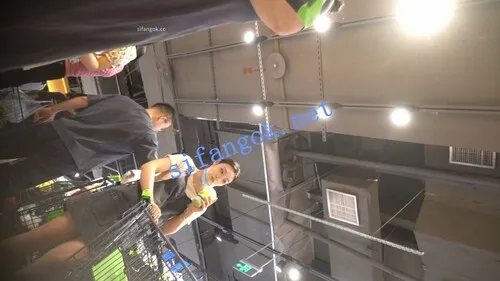 【永久专享】（空城原创）超短牛仔裙美女逛超市，干净天蓝N包裹肉臀【1V】【456M】 预览图 2