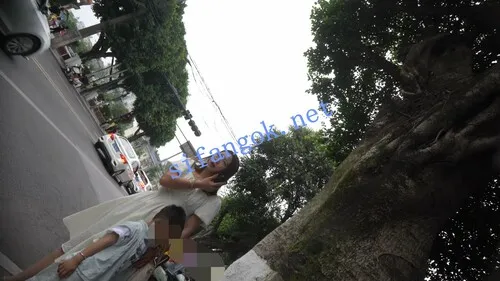 【永久专享】（空城原创）高跟鞋白裙少妇，蕾丝边天蓝窄N夹进臀缝【1V】【394M】 预览图 3