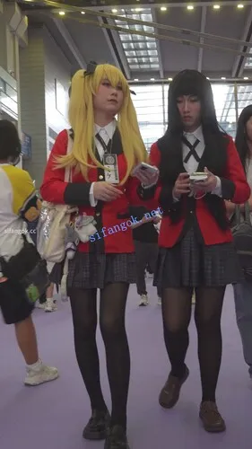 【永久专享】(BC-B-229)丝袜6部合辑..黑丝包臀裙被男友掀裙内裤露外面【6V】【1.39G】 预览图 3