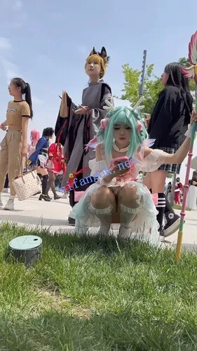 【永久专享】【KFC】极品可爱COSER瑶妹·蹲下后人多也要把相机塞屁股下CD【1V】【2.2G】 预览图 1