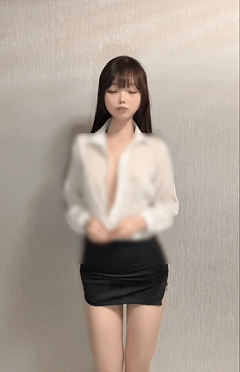 推特极品反差萌妹 小粉喵 真金定制裸舞动感可爱宅舞美翻了【38V】【1.43G】 预览图 4