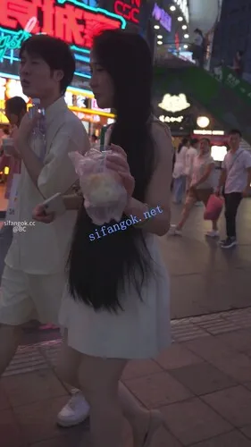 【永久专享】(BC-AA-628)蓬蓬裙肉臀骚货..透明蕾丝内夹进屁股缝正面露黑色【1V】【979M】 预览图 6