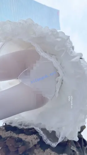 【永久专享】【KFC】⭐极品洛丽塔裙学姐镜头下跳舞·白丝袜超薄内微透毛【1V】【2.77G】 预览图 22