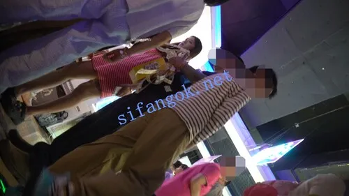 【永久专享】（空城原创）条纹连衣裙高冷少妇，红热红N包裹肉臀【1V】【261M】 预览图 6