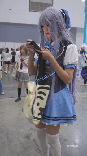 【永久专享】【xxn-347】蓝色制服过膝袜cos小姐姐..半蹲拍照被CD浅绿内【1V】【618M】 预览图 5