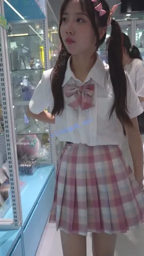 【永久专享】(BC-B-228)制服jk6部合辑..可爱双马尾小姐姐..制服cos美女【6V】【2.26G】 预览图 2