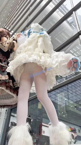 【永久专享】【KFC】⭐极品洛丽塔裙学姐镜头下跳舞·白丝袜超薄内微透毛【1V】【2.77G】 预览图 23