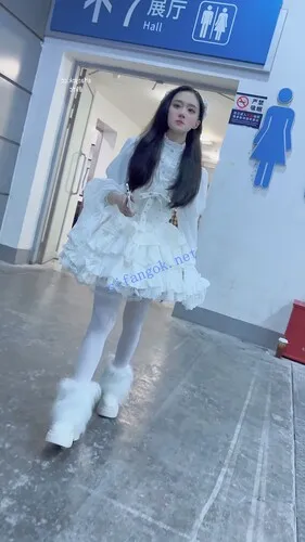 【永久专享】【KFC】⭐极品洛丽塔裙学姐镜头下跳舞·白丝袜超薄内微透毛【1V】【2.77G】 预览图 9