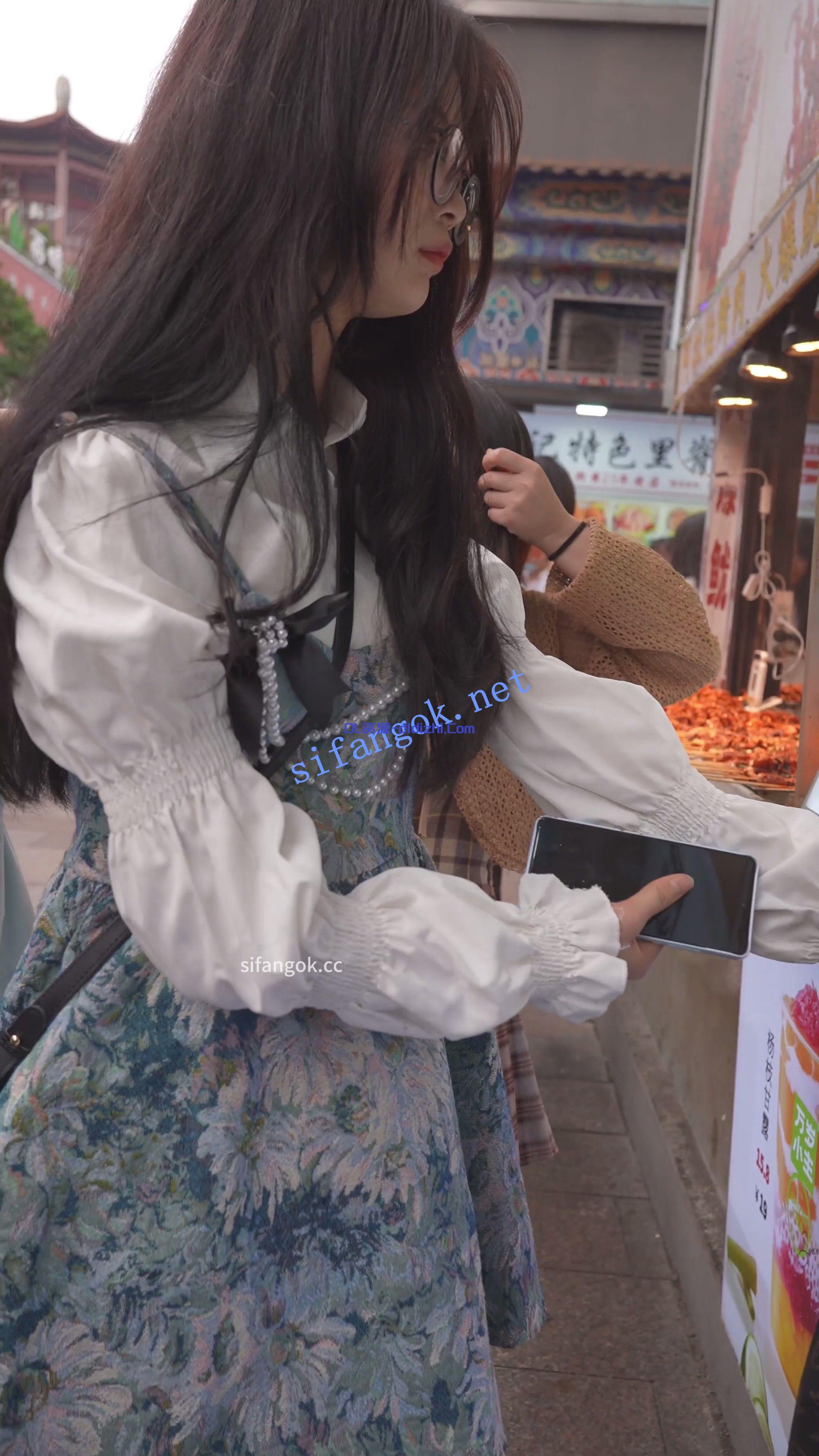 (BC-AA-627)商场抄底花裙小姐姐..条纹粉内带翅膀毫无防备 655.9MB 预览图 1