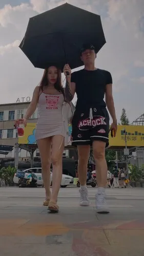 【永久专享】熊猫CD-XM337白色包臀裙美女和男朋友逛街，白色丁字裤【1V】【854M】 预览图 7