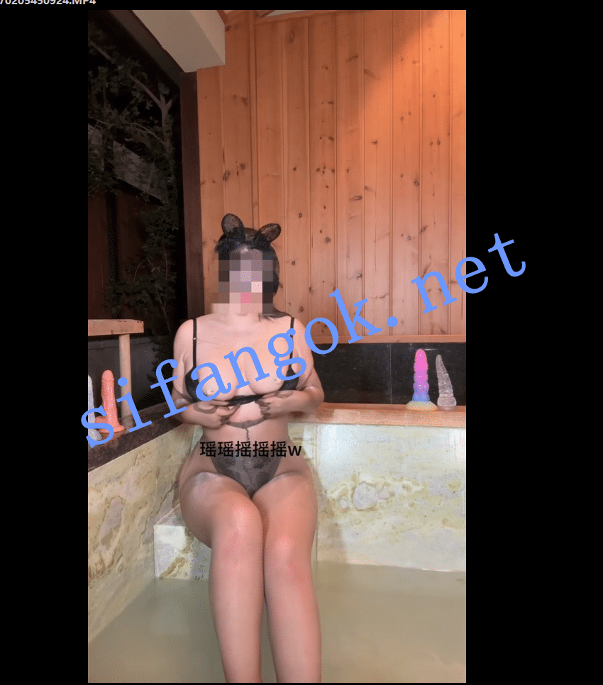 【微博巨乳】小王同学瑶瑶摇摇摇付费露天温泉50cm道具插逼【1V】【1.29G】 预览图 18