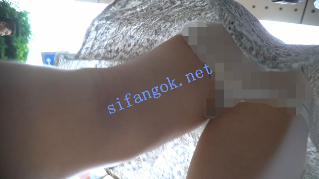 【永久专享】（空城原创）路边等车的宽松连衣裙小少妇，米白微透N前后C【1V】【391M】 预览图 1