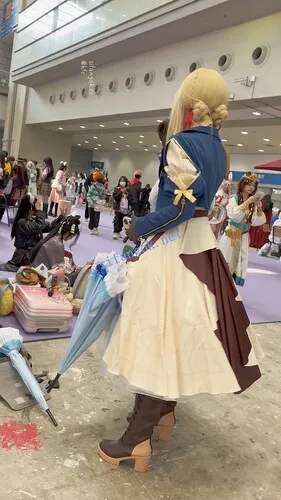 【永久专享】【KFC】COSER学生妹和男友相同装扮逛街·粉色内内低角度前后CD【1V】【384M】 预览图 1