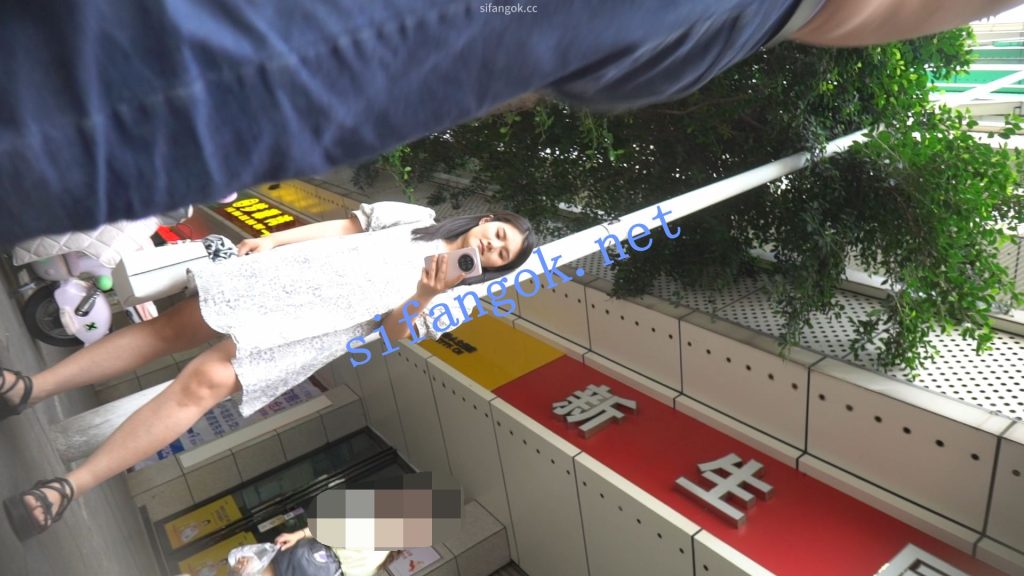 【永久专享】（空城原创）路边等车的宽松连衣裙小少妇，米白微透N前后C【1V】【391M】 预览图 7