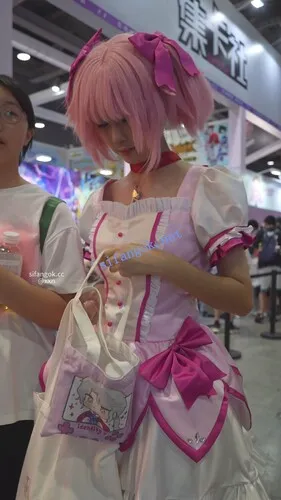 【永久专享】【xxn-345】小圆cos小姐姐逛街..窄内夹成丁勒出13缝前后CD【1V】【772M】 预览图 10