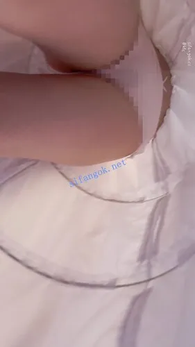 【永久专享】【KFC】COSER学生妹和男友相同装扮逛街·粉色内内低角度前后CD【1V】【384M】 预览图 3