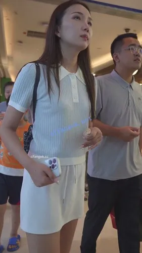 【永久专享】(BC-AA-634)白裙少妇逛街..蕾丝边骚窄内前后CD..上楼梯继续拍【1V】【443M】 预览图 1