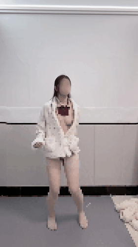 【重磅】舞蹈生小乔 最新长视频付费裸舞 三点 顶臀 抖穴【2V】【200M】 预览图 2