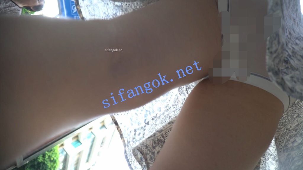 【永久专享】（空城原创）路边等车的宽松连衣裙小少妇，米白微透N前后C【1V】【391M】 预览图 3