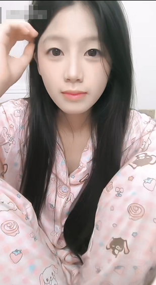 【你的小月月】极品反差大奶学妹-福利岛