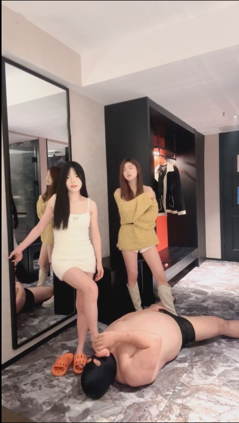 玩物直播丸子s-251211 双主圣水呕吐物【1V】【475MB百度云】 预览图 3