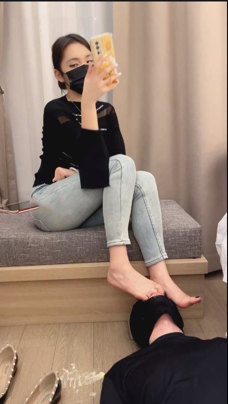 玩物直播玥野兔-251210 新来的小狗挑战红金圣水【1V】【379MB百度云】 预览图 2