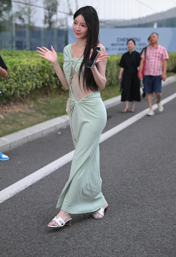 网红模特 – 小君 绿色单肩镂空连衣长裙 【108P2.1G】 预览图 1