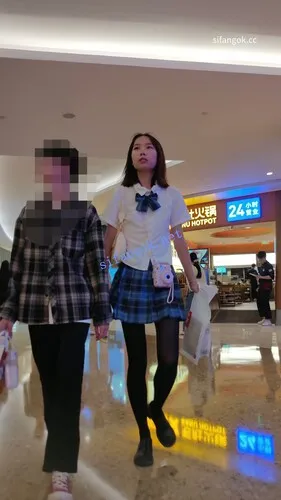 【永久专享】【CSCD】黑丝JK小姐姐和男朋友逛街，白色内内【1V】【1.75G】 预览图 1