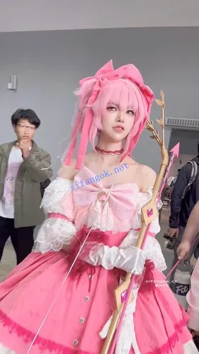 【永久专享】【KFC】洛丽塔学生妹·有男友守护身后·前面露出一大片黑森林【1V】【646M】 预览图 16