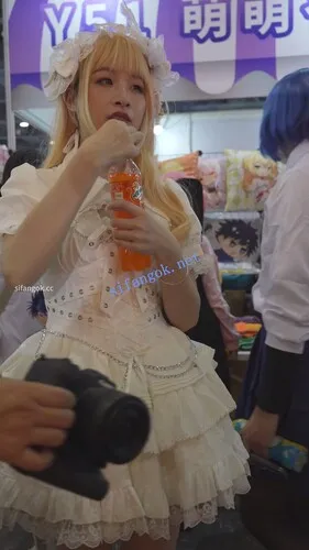 【永久专享】【xxn-341】金发公主裙美女..超薄透明肉丝..蕾丝内夹进屁股缝【1V】【934M】 预览图 10