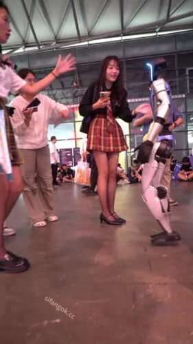 【永久专享】【WaltzCD】华尔兹2024系列之13JK裙黑丝白内【1V】【1.15G】 预览图 3