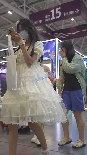 【永久专享】【xxn-340】白色lo裙小学妹..展台看表演被CD窄内侧面露毛【1V】【353M】 预览图 1